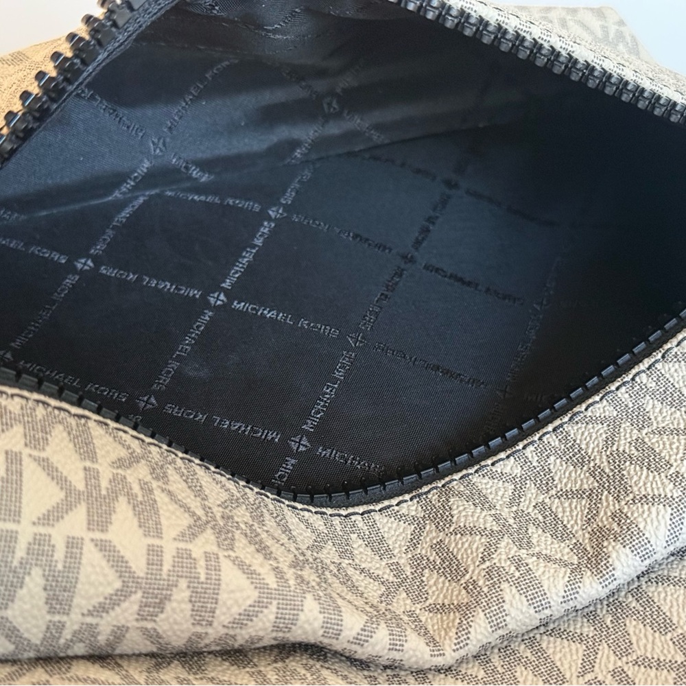 Michael Kors - Logo Tan and Black Backpack - Picture 4 of 7
